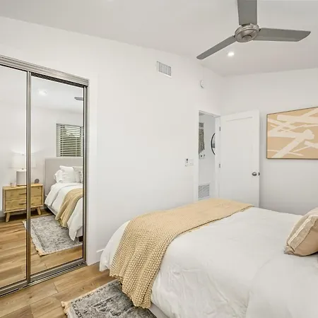 Remodeled Beach Home With 2 Car Parking Patio And Firepit